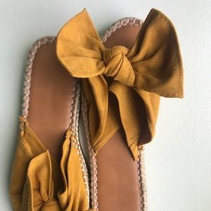 Tie knot sandals